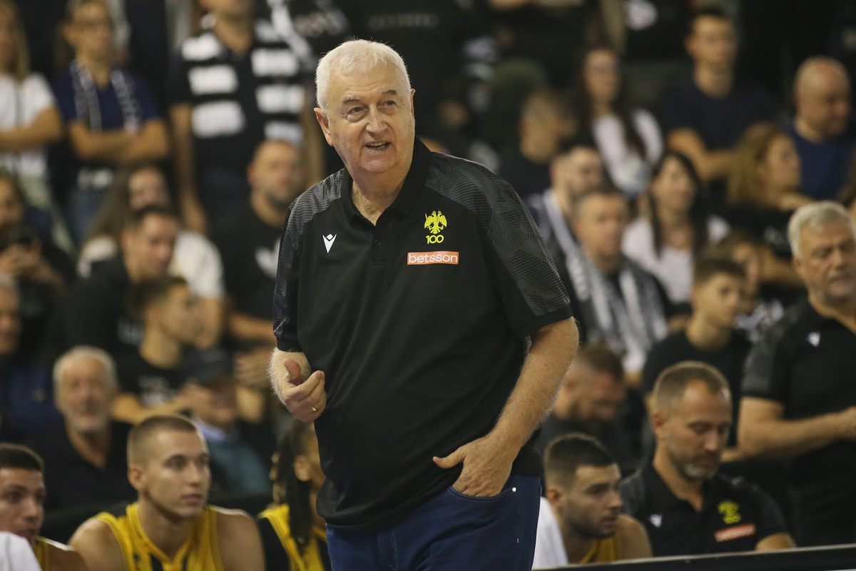 Težak debakl bivšeg trenera Zvezde: Gubio 37 razlike od Panatinaikosa već na poluvremenu!