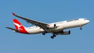 Qantasov Airbus A330 oštetio pistu na aerodromu u Pertu