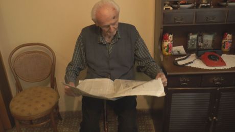 Deda Radiša oduvao svećice sa neverovatnim brojem 100 Deda Radiša oduvao svećice sa neverovatnim brojem 100