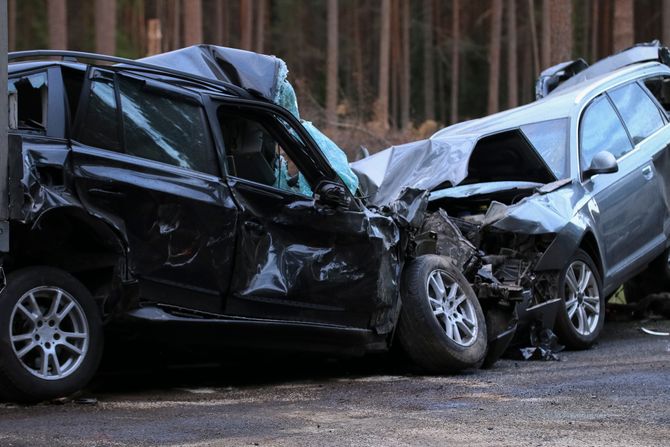 Saobraćajna nesreća, sudar kola, automobila