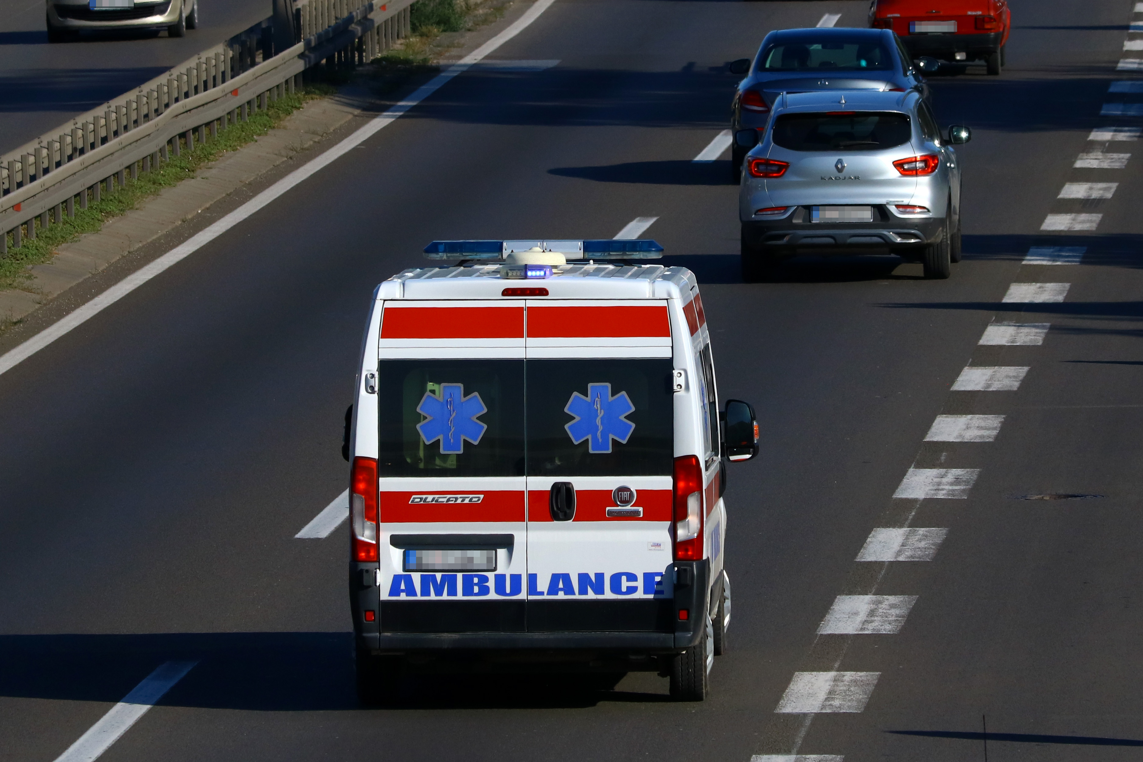Silovit udes kod Nove Varoši: Dva automobila se sudarila kod kamenoloma