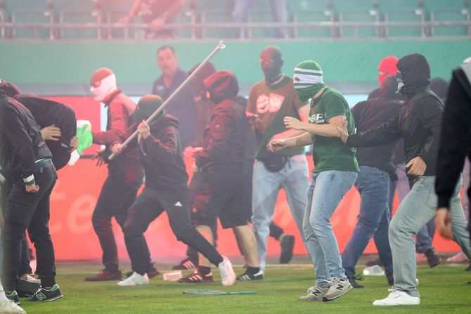 FK Rapid Beč, FK Austrija beč, policija, tuča navijača