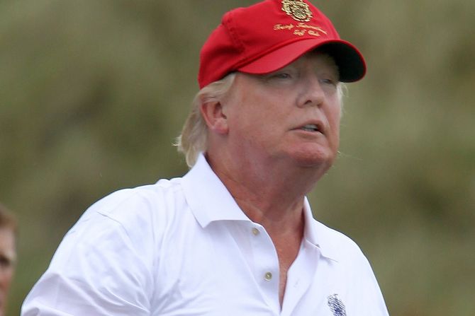 Donald Tramp igra golf Donald Tramp igra golf