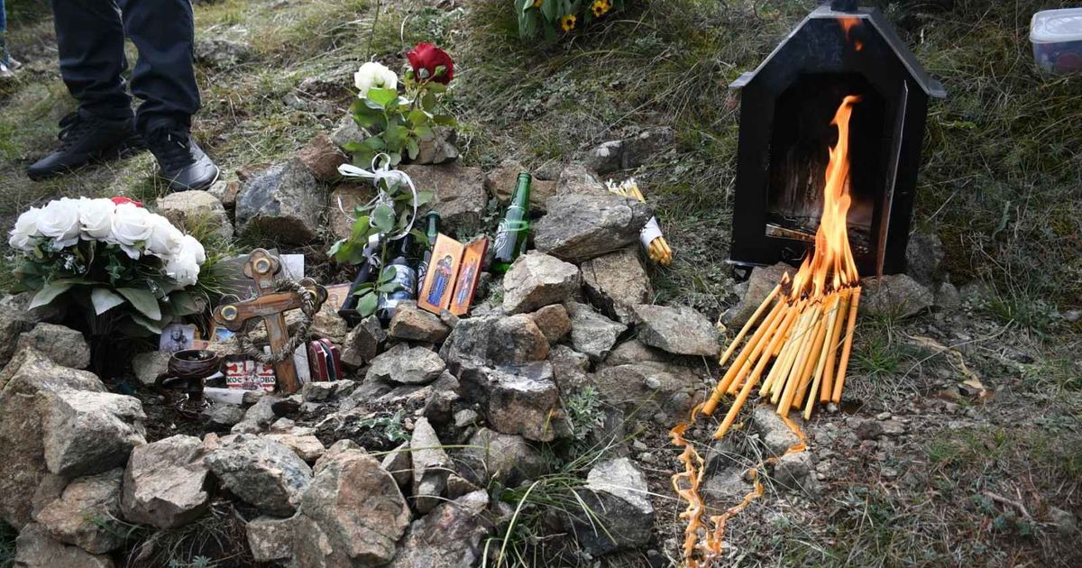 Tužan prizor u Banjskoj: Odneti krst, kandilo i ikona sa mesta gde je poginuo Stefan Nedeljković