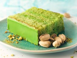 Tri leće sa pistaćima , tres leches