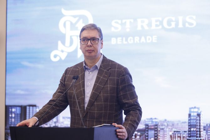 Aleksandar Vučić, početak rada hotela Sent Ridžis i otvaranje Kule Beograd