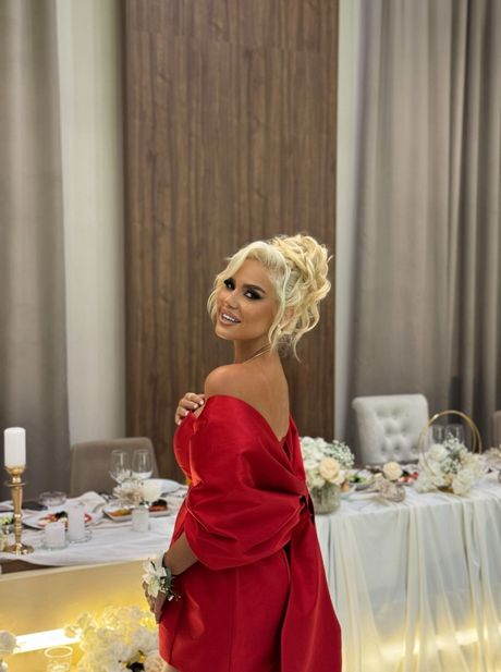 Ana Grozdanović Ana Grozdanović