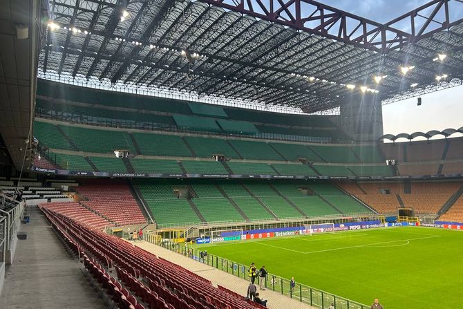 San Siro, Đuzepe Meaca, FK Inter, FK Milan, FK Crvena zvezda