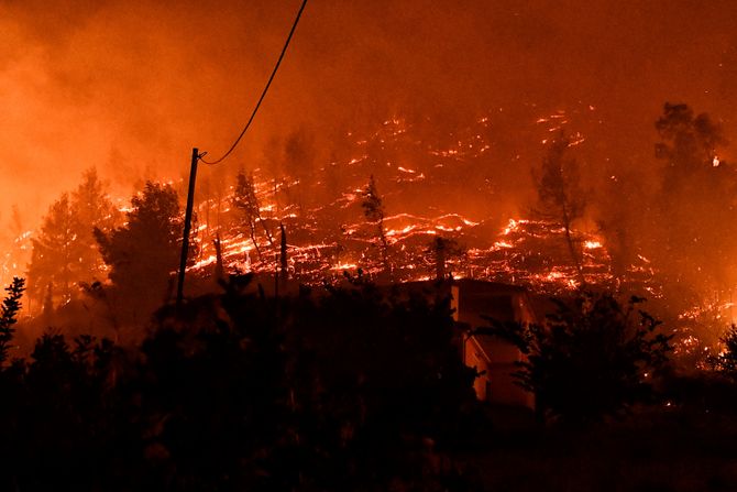 Šumski požar u centralnom delu Korinta u Grčkoj