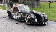 Uništen rijedak i skup "jaguar": Žena je zurila u telefon, a onda napravila nered