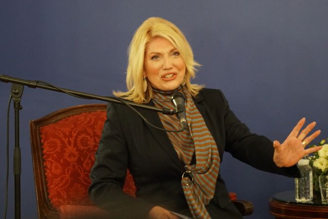 Iva Štrljić promovisala novu knjigu "Voleti u Beogradu" u Skupštini grada Beograda Iva Štrljić promovisala novu knjigu "Voleti u Beogradu" u Skupštini grada Beograda