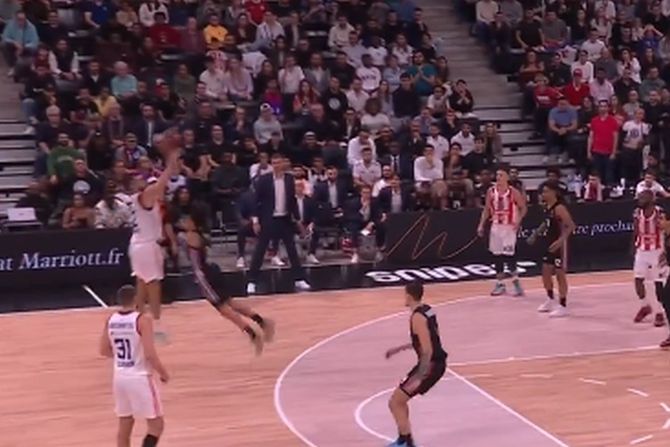 Pariz - Crvena zvezdea, Nikola Kalinić