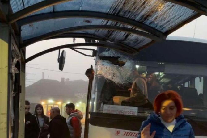 Autobus udario u stajalište kod Smedereva