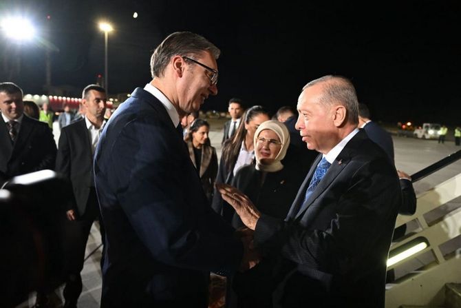 Aleksandar Vučić Redžep Tajip Erdogan doček aerodrom