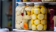 Ovo je tačna količina vode i sirćeta koja ide u zimnicu: Domaćice sa ovom informacijom imaće najbolju!