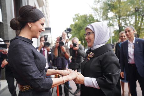 Tamara Vučić, Emine Erdogan