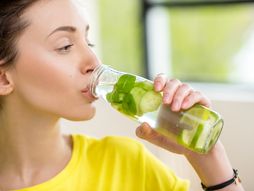 voda sa krastavcem, krastavac, voda, zdrav napitak