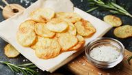 Ideja za hrskavu, a zdravu večeru: Domaći naćosi od krompira sa raznobojnim dodacima