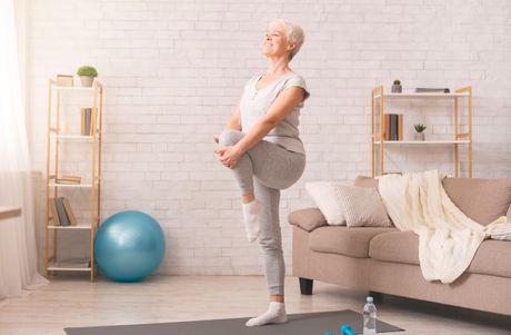 fitnes, pilates, žena vežba pilates, žena