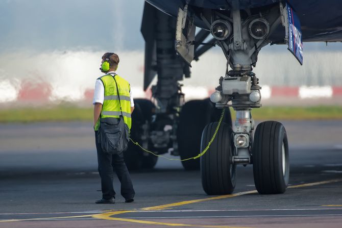 tehničar aerodrom