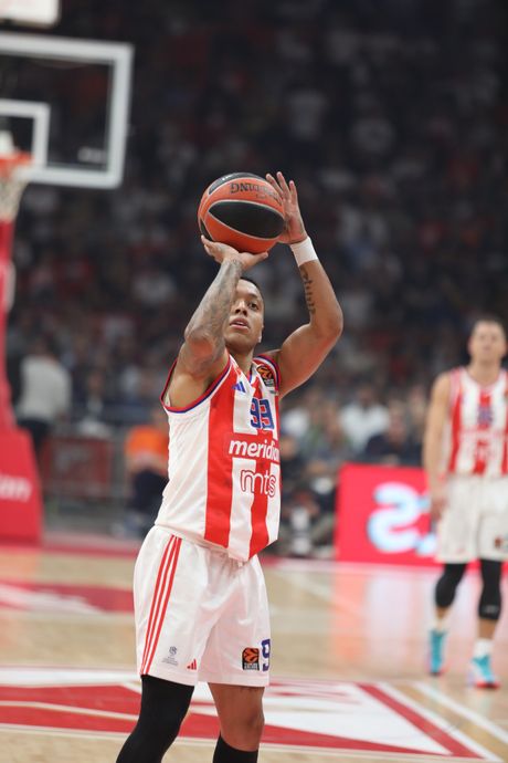 KK Crvena zvezda - KK Barselona, Jago Dos Santos