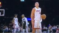 Batler umalo pretukao Pola zbog Jovića: Ovako NBA superstar čuva Srbina, hit video sve jasno pokazuje