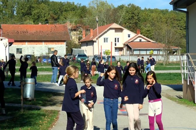 Školske uniforme u OŠ “Stepa Stepanović” kod Čačka, selo Gornja Gorevnica