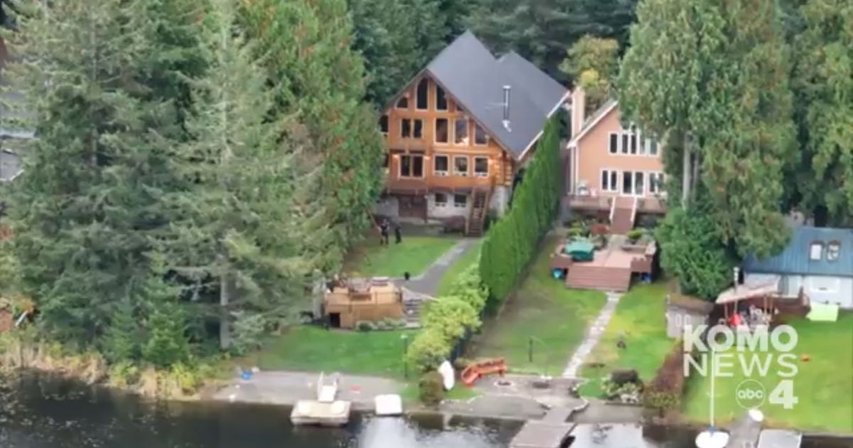 Ovo je kuća u kojoj je dječak ubio roditelje, braću i sestre: Imućni kvart, komšije kažu da su djeca bila divna – Novosti