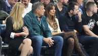 Lepotica pored Miška Ražnatovića opčinila TV kamermana na meču Partizan - Virtus: U pitanju je moćna žena