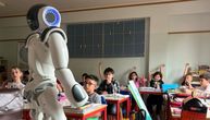 ZASTRAŠUJUĆE Humanoidni robot "podivljao" na sportskom danu u školi: Uplašeni đaci bežali, jedva savladan