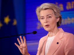 Ursula von der Leyen Ursula fon der Lajen