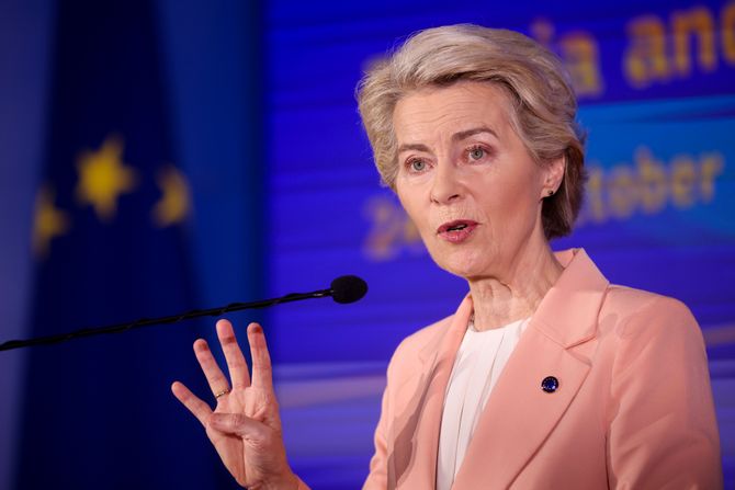 Ursula von der Leyen Ursula fon der Lajen