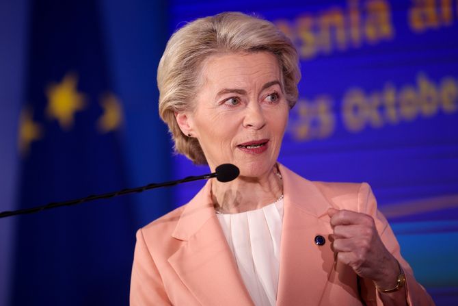 Ursula von der Leyen Ursula fon der Lajen