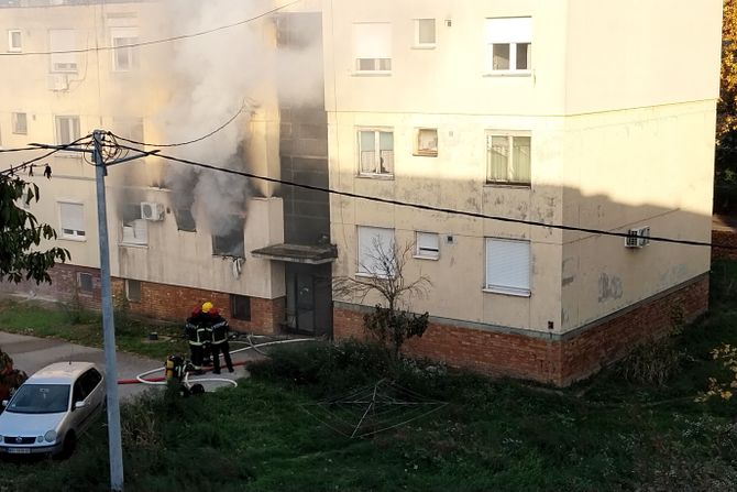 Požar u naselju Glogonjski Rit na Paliluli