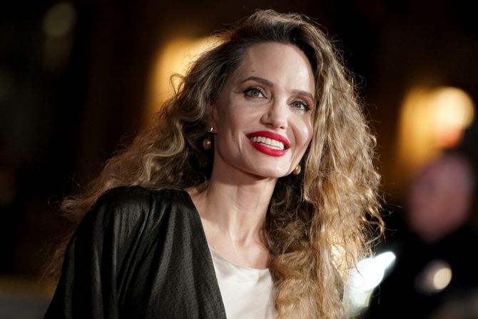 Angelina Jolie Anđelina Džoli Angelina Jolie Anđelina Džoli