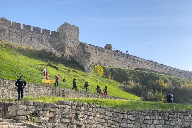 Kalemegdan pala žena sa tvrđave