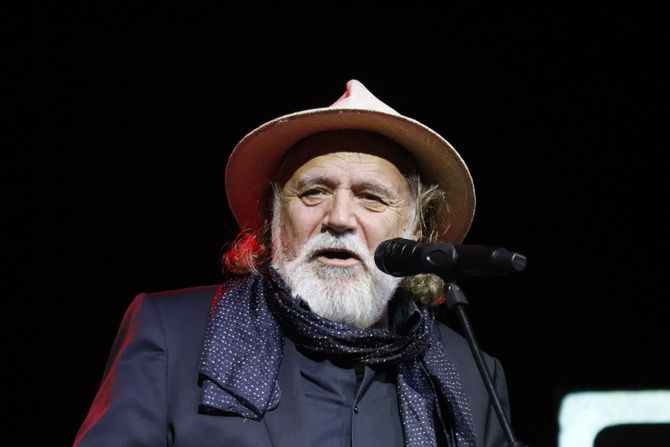 Koncert Radeta Šerbedžije sa orkestrom Zapadni kolodvor u mts Dvorani