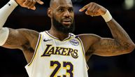 Lebron moćnim tripl-dablom "rešio" Sakramento, Dončićevih 40 poena nedovoljno za pobedu Dalasa protiv Durenta