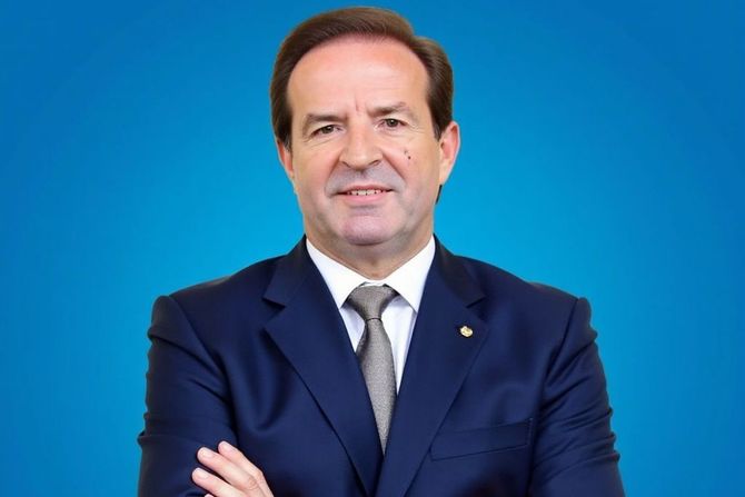 Bogoljub Karić Bogoljub Karić