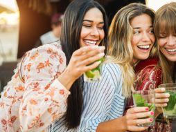 Žene, piće, zabava