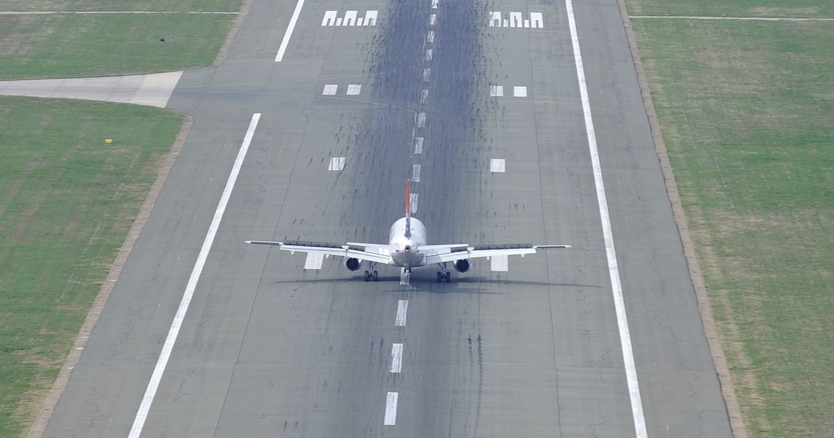 Incident at Belgrade's Nikola Tesla Airport: Thug drives onto runway, police then chase him to state border