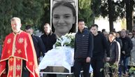 Stara Pazova zavijena u crno: Sahranjena Anđela (20), koja je poginula u Novom Sadu, ispratila je reka ljudi