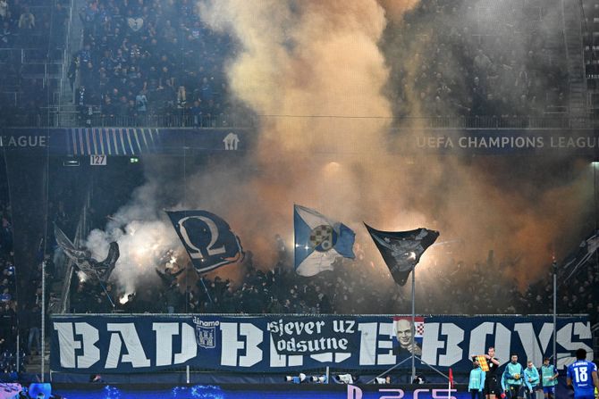 Bed Blu Bojs - FK Dinamo Zagreb