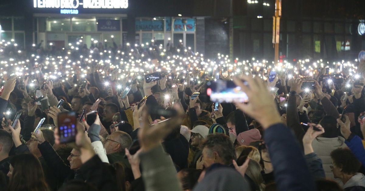 Protest dela opozicije u Novom Sadu, blokiran Varadinski most