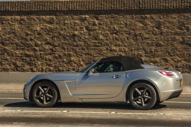 Saturn Sky automobil