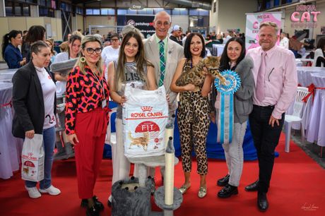 Felina Greece Mega Cat Expo Solun 2024 - Mia Milojević i Sundiata Raja sa organizatorima