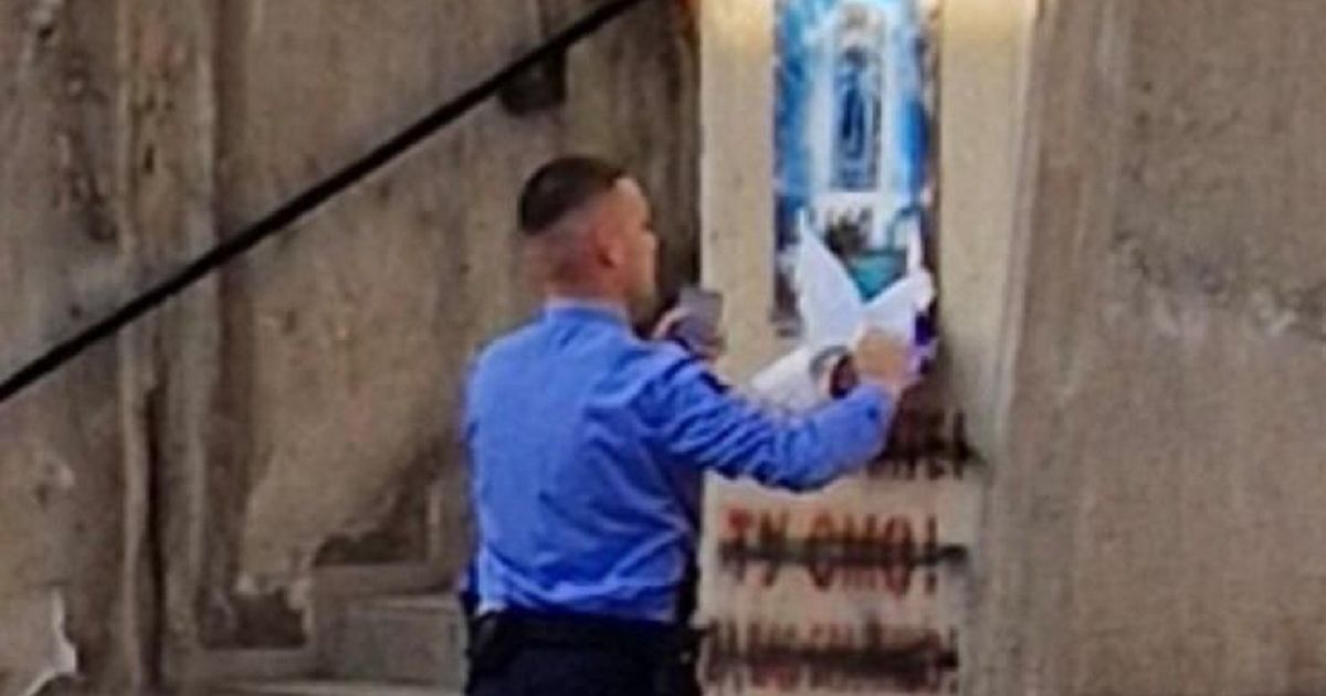 Kurtijeva policija skida i cepa plakate podrške Donaldu Trampu u Leposaviću