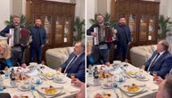 Dodik zapevao zbog pobede Trampa, orilo se uz poznatu numeru i harmoniku: Video objavio na mrežama