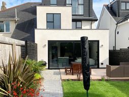 Hughes, Cardiff kuća