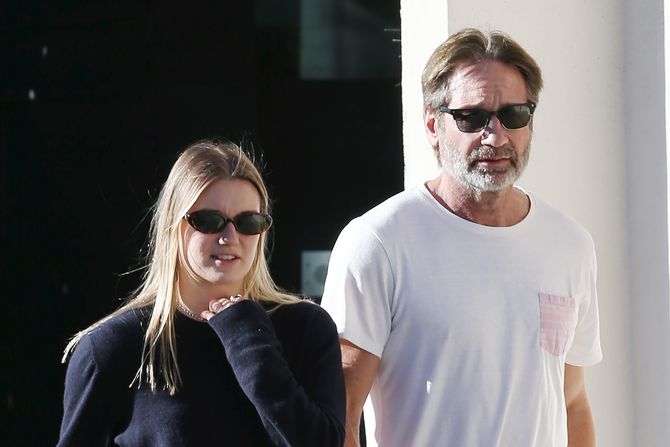 Dejvid Duhovni i devojka, David Duchovny i Monique Pendleberry Dejvid Duhovni i devojka, David Duchovny i Monique Pendleberry